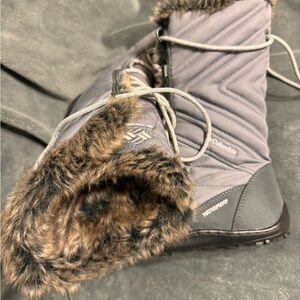 WORN ONLY ONCE Columbia Women's Waterproof Gray Boots